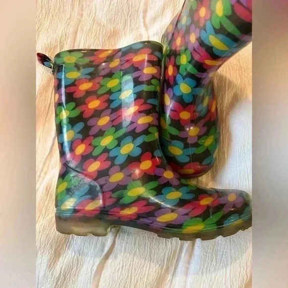 Capelli of New York flower rain boots. Size 3 - Picture 7 of 7
